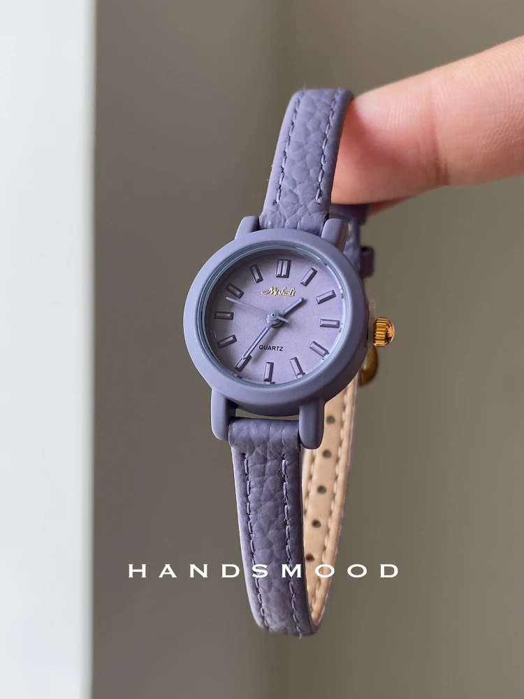 Elegant And Sophisticated Women'S WristwatchFeaturing A RomanticFashionableAnd Sophisticated Purple HuePerfect For Any Occasion.