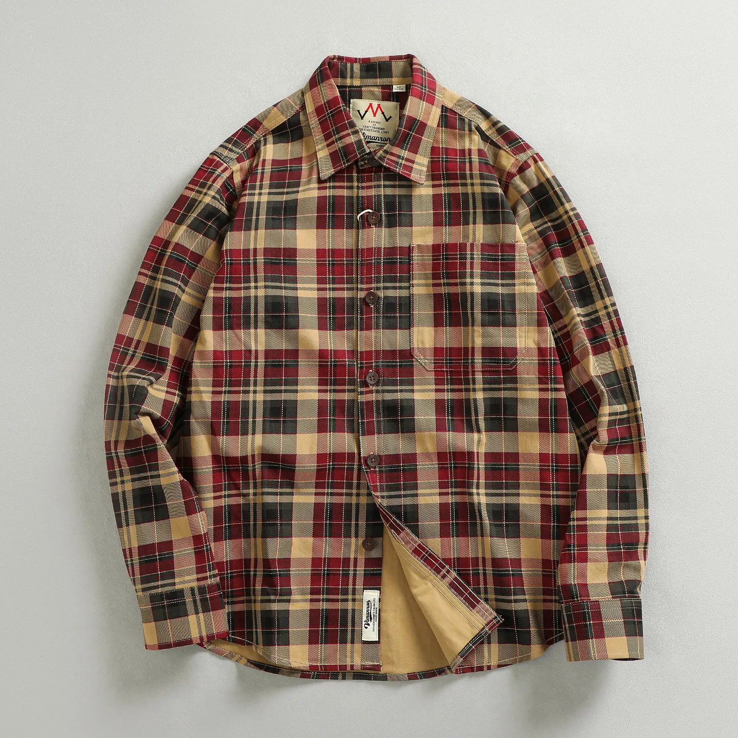 

Весенне-осенняя новинка: модная мужская рубашка-куртка из плотного хлопка в клетку, удобная и повседневная.