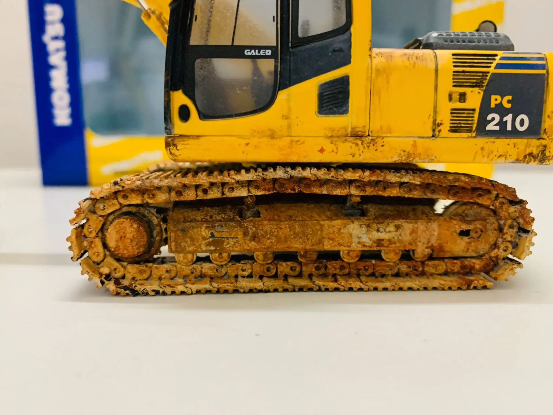 Komatsu PC210 Excavator Metal Tracks Muddy Version 1/50 Scale DieCast Model New Original Box