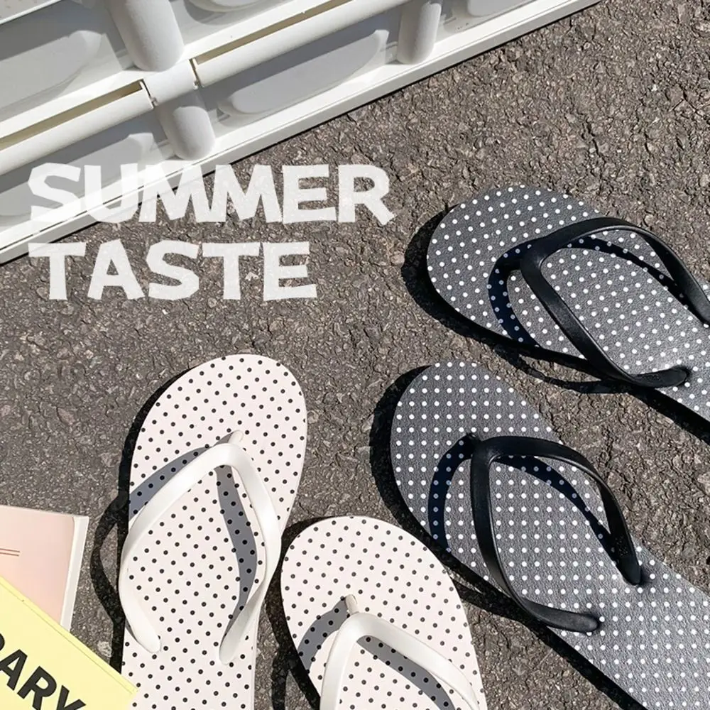 Lightweight Polka Dot PVC Rubber Flip Flops Flat Sole Pool Non Slip Thong Sandals Outdoor Shower Summer Beach Sandals Poolside