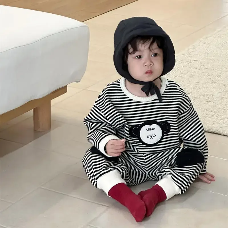 

Осенний новый комплект одежды с длинными рукавами для малышей, полосатый свитшот с героями мультфильмов для мальчиков + штаны, костюм из 2 предметов, повседневная одежда для малышей