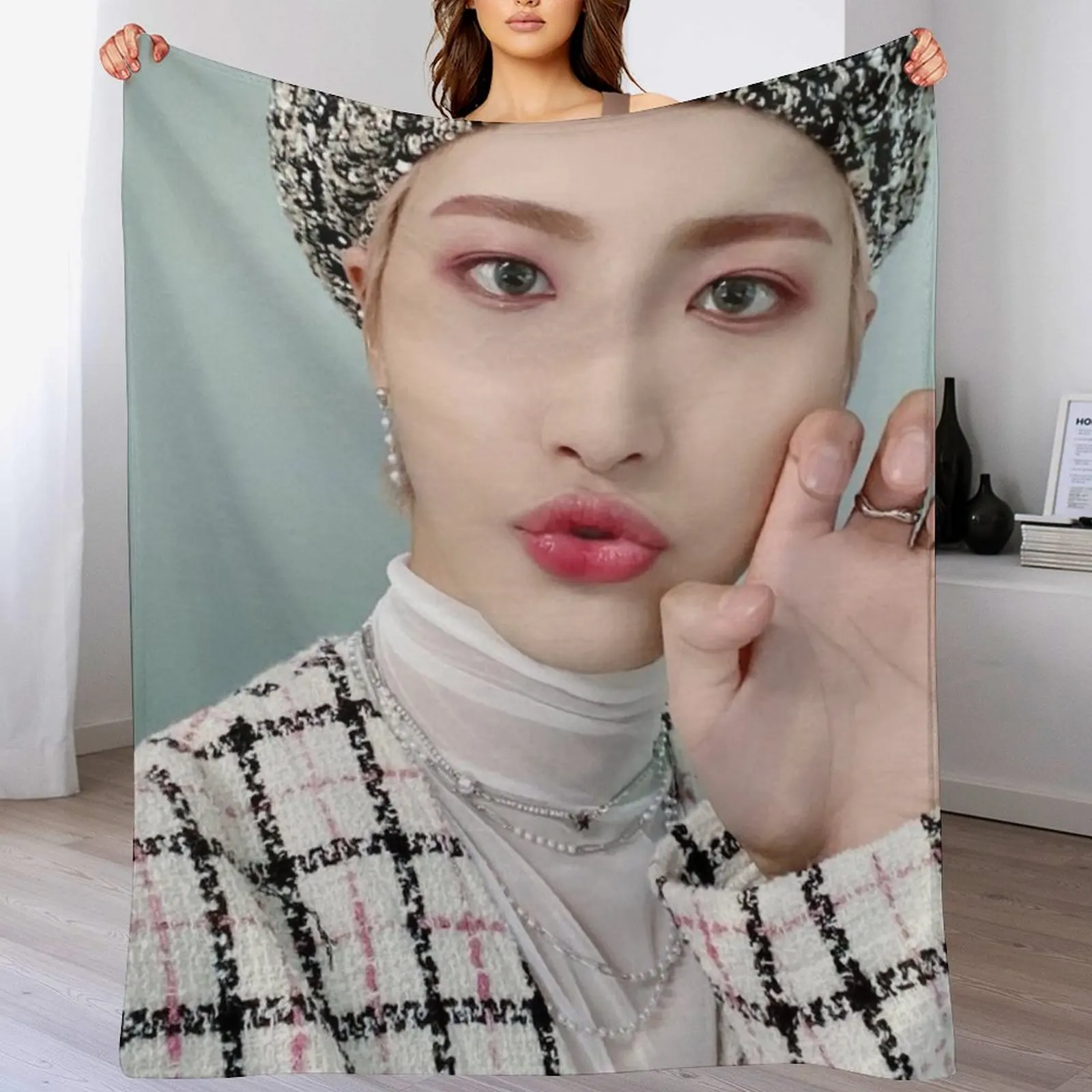 

ATEEZ Seonghwa Throw Blanket Decorative Sofa Soft Plush Plaid Blankets