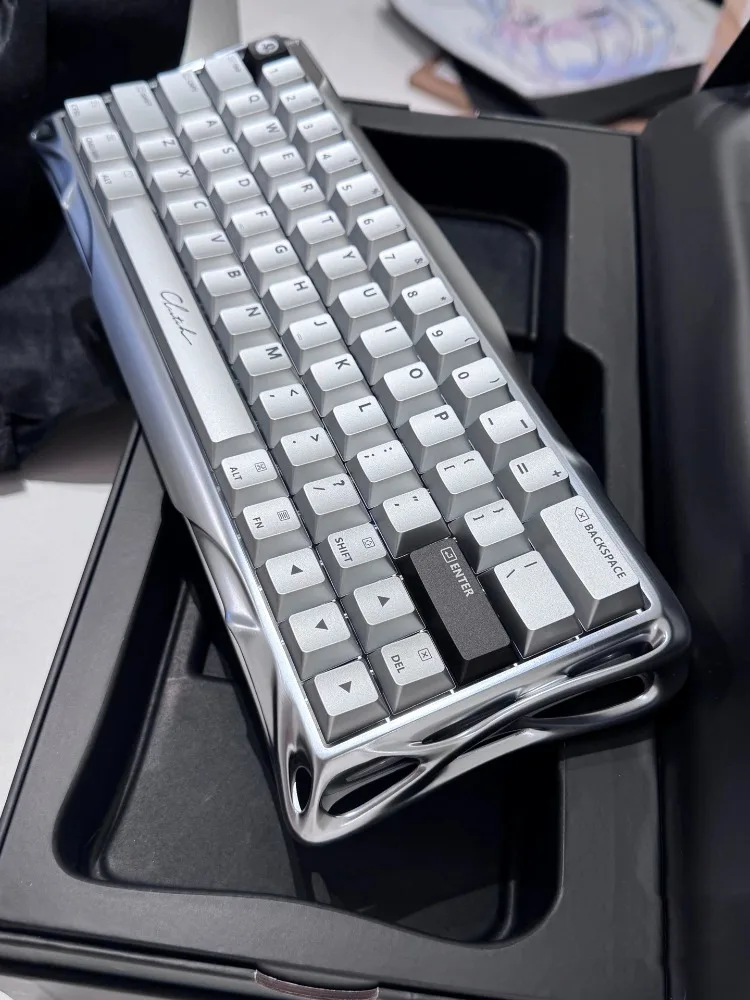 

GravaStar V60Pro Магнитный переключатель Клавиатуры для киберспорта RT0.005 8K Прокладка Игровая клавиатура Алюминиевый сплав Низкая задержка ПК Геймер Подарки