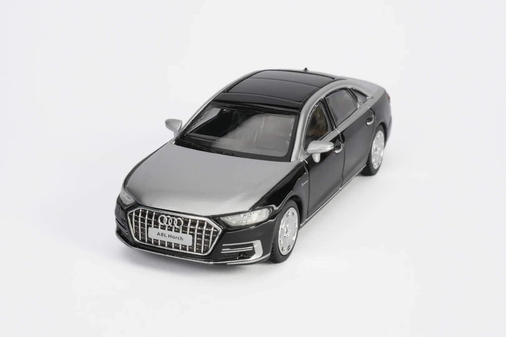 

Модель автомобиля Audi из сплава металла в масштабе 1:64, тщательно выполненная для коллекционеров и энтузиастов, идеально подходит в качестве праздничного подарка.