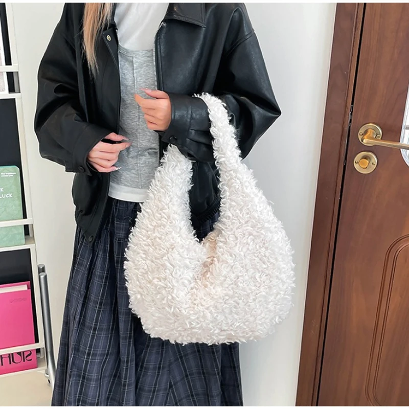 Flauschige, lockige Kunstfell-Hobo-Schultertasche, Plüsch-Halbmond-Unterarmtasche, weiche Teddy-Fuzzy-Halbmond-Handtasche, warme Winter-Handtasche für Damen – Detail 15