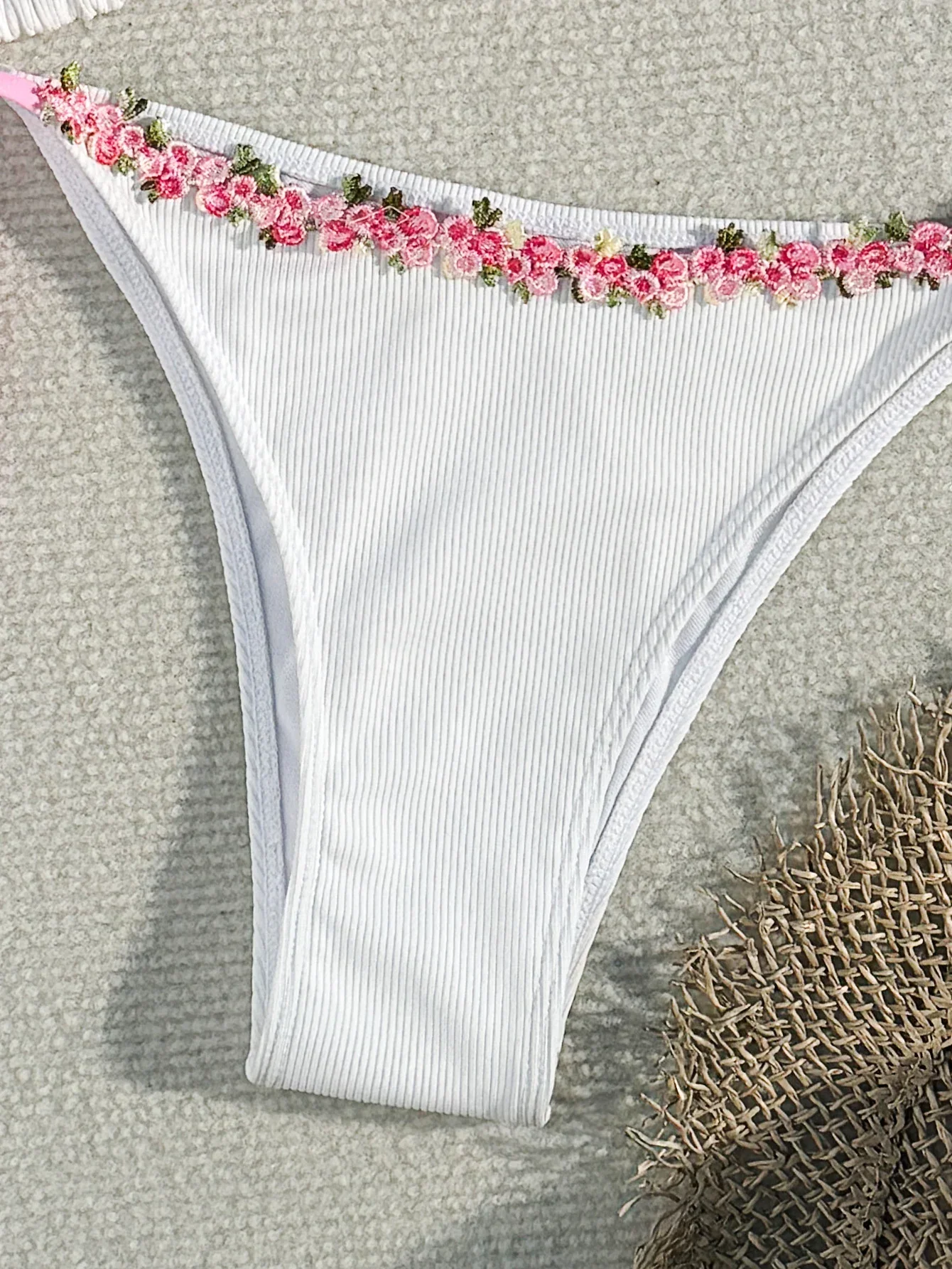 Bikini Floral 3D Sexy para mujer, traje de baño de retales blanco y rosa con cuello Halter, Tanga lateral con lazo, traje de baño para playa, Micro traje de baño 2025