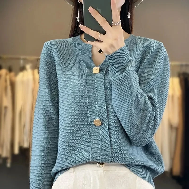 

New Simple Fashion Pullover Sweater Spring and Autumn New Long Sleeve Small Fragrance V-neck Solid Color Bottoming Loose Sweater