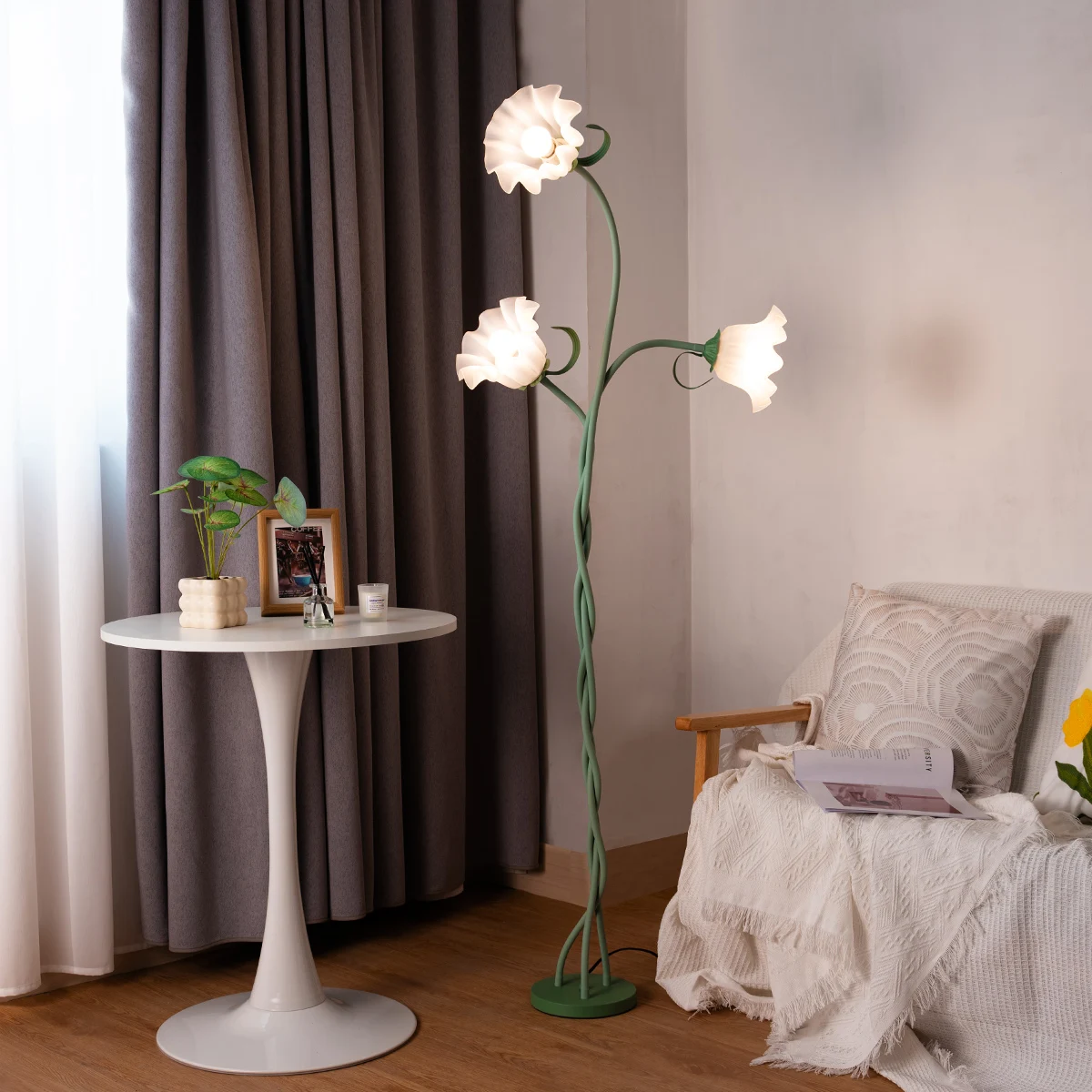 Retro 3-Head Flower Floor Lamp with Adjustable Necks & Dimmable Light 3
