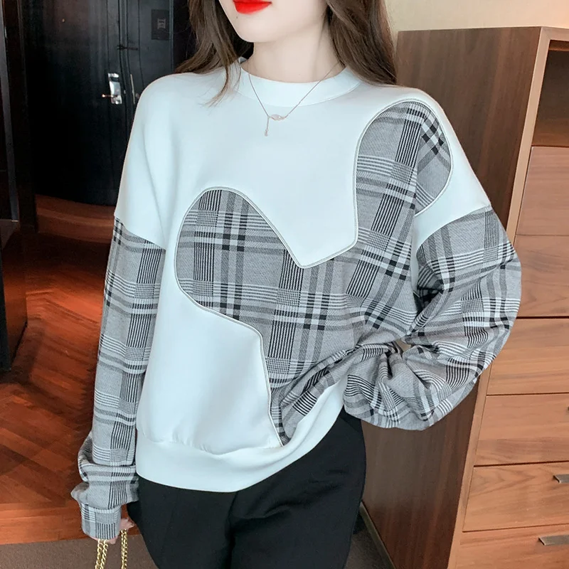 

Design Sense Plaid Splicing White Bear Crewneck Hoodie Female 2023 Fall New Loose College Style All-match Splicing Top Commuting