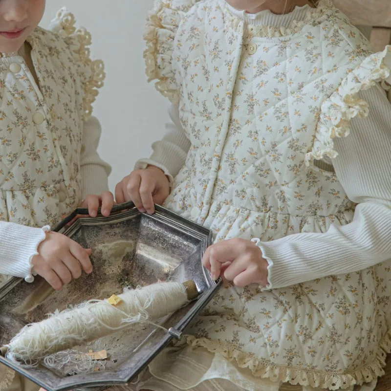 

Girls Floral Sweet Vest Jacket 2025 Winter New Women's Treasure Flying Sleeves Pinched Waist Jacket Cardigan Vest