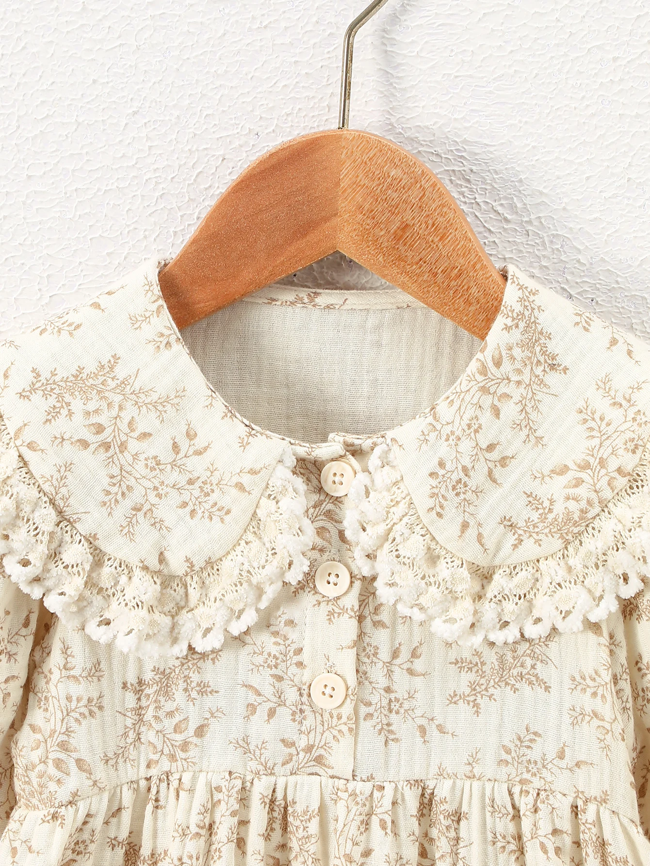 1-teiliges, beidseitig bedrucktes, leichtes, kaffeefarbenes Kleid für Mädchen, geeignet für Frühling und Herbst, mit niedlichem, im Landhausstil gehaltenem, Baumwollstoff und Puppenkragen, langärmeliges Kleid mit Spitze und weichem, plüschartigem Kragen, bequemes Kleid für kleine Mädchen, weich und atmungsaktiv für Kleinkinder und Kinder im Vorschulalter, ideal für Ausflüge. – Detail 3