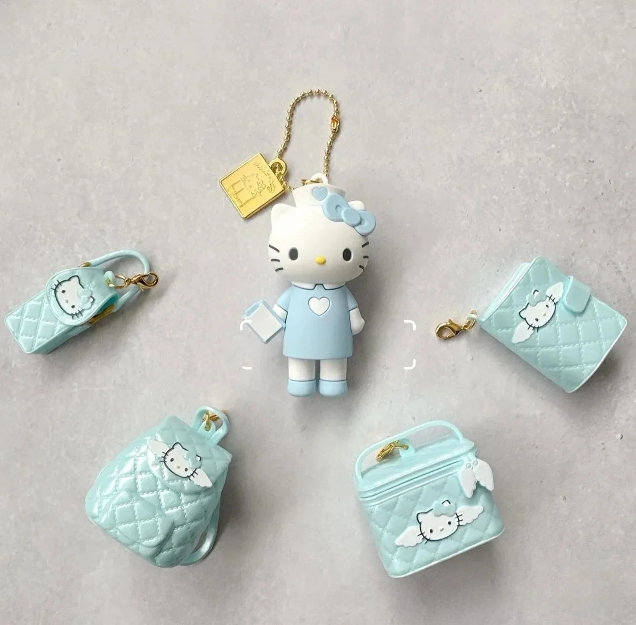 Sanrio Hello Kitty กระเป๋าจี้ Twisted Egg กล่องตาบอดอินเทรนด์เล่นเครื่องประดับ Periphery สีชมพูกระเป๋าของเล่นของขวัญวันเกิดหญิง