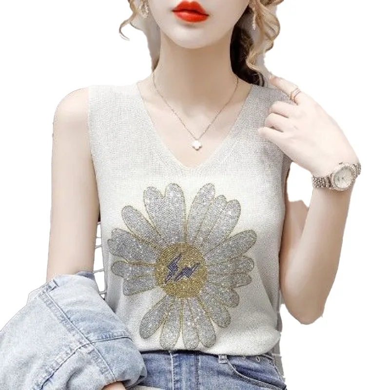 2023 New Summer Sexy Trend Hot Diamond Small Daisy V-neck Knitted Suspender Sleeveless Vest Casual Loose Fitting Women\'s T-shirt