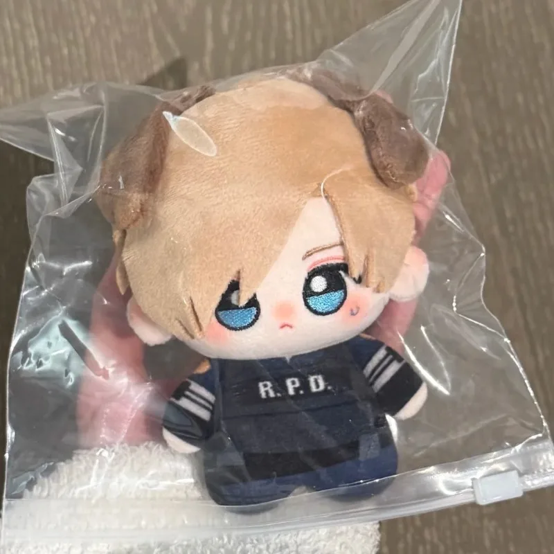 10cm Resident Evil Leon Kennedy Mini-Plüschpuppe RPD Uniform Rucksack-Anhänger Weiches Sammlerstück Geschenk für Spiele-Sammler und Fans – Detail 3