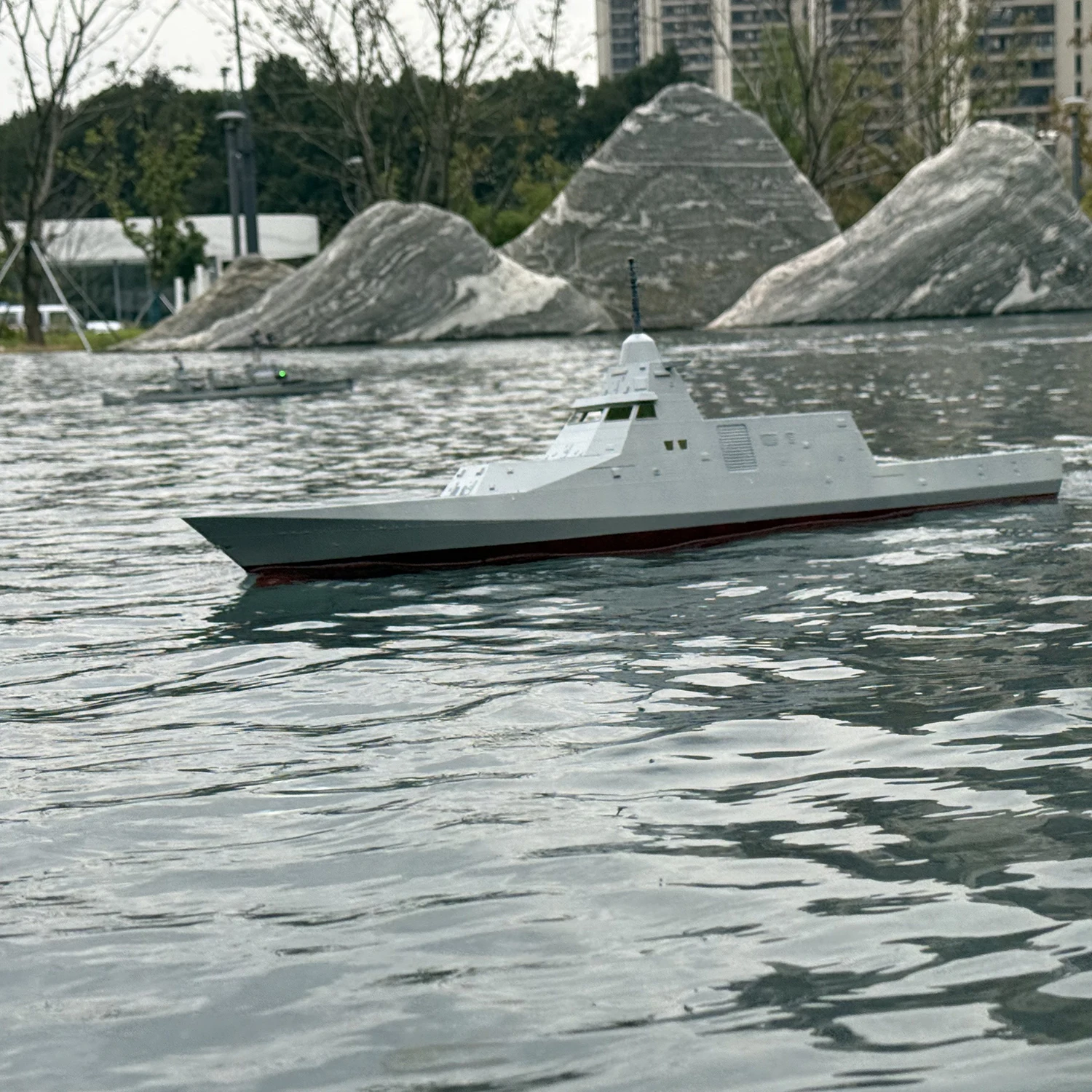 

1/100 RC Ships 95cm Type 057 Frigate Stealth Test Ship Remote Control Boat Dual Motor Drive RC Ship Model Ship Toy Warship Model