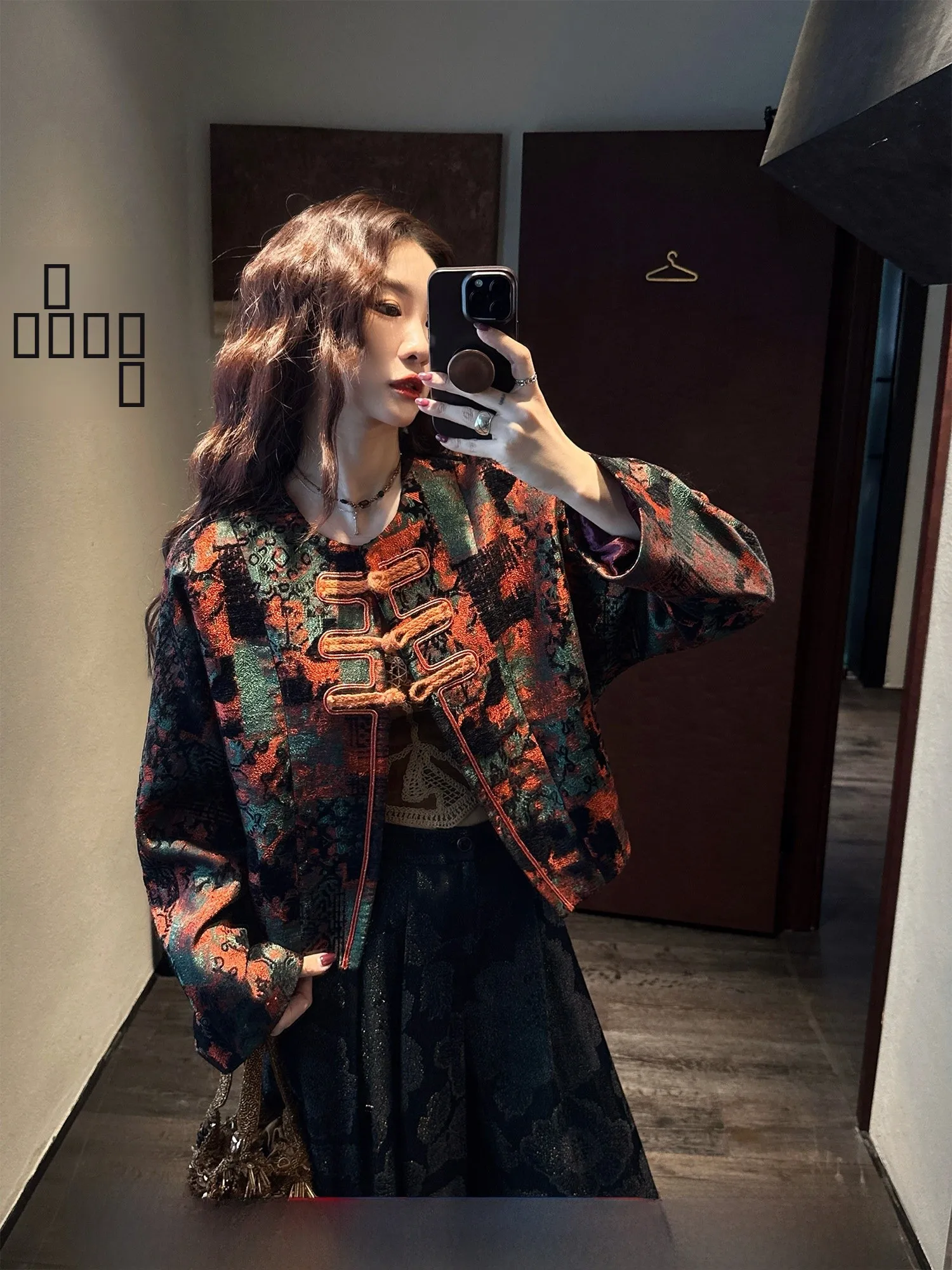 

Женская куртка Sanji Bla Flower Nouveau в китайском стиле для ранней осени, с цветочным узором из снежной пряжи, уникальная, привлекательная, создающая ощущение прохлады