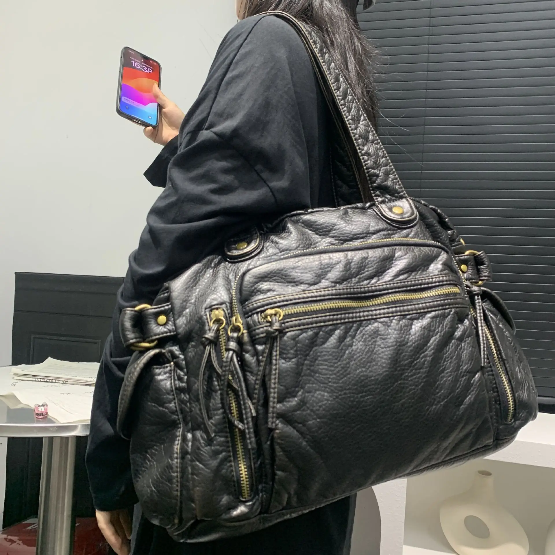 

Women's Fashion Retro Tote Bag Soft PU Leather Large Capacity Shoulder Bag Y2K Punk Multi Pocket Crossbody Handbag Designer Bag