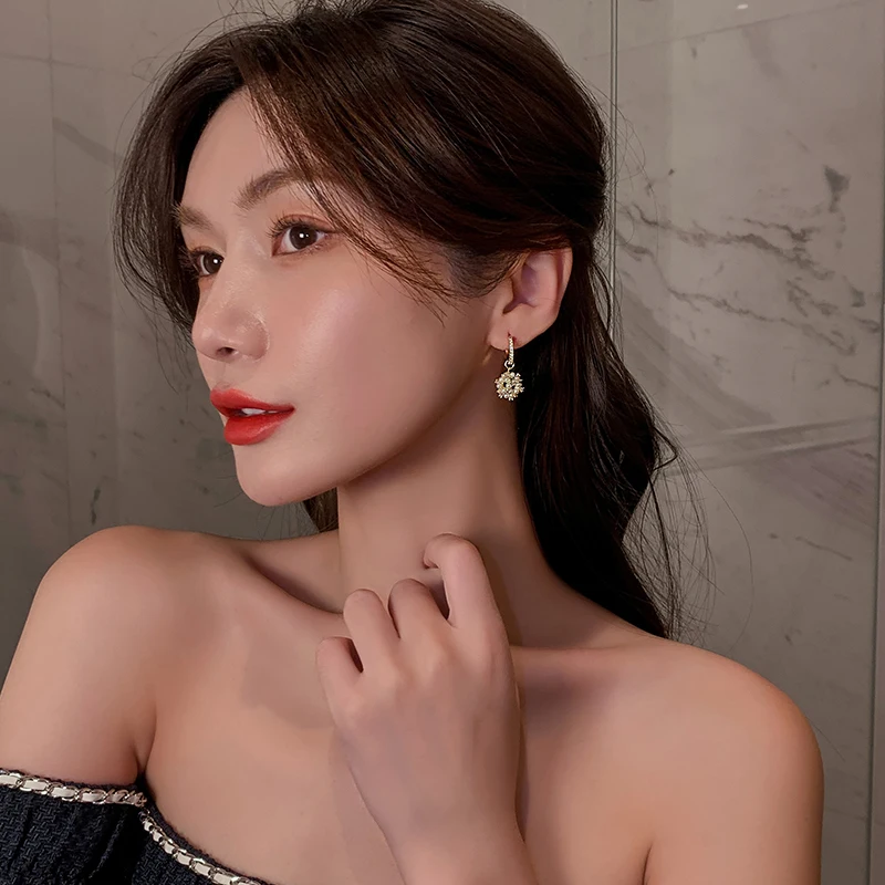 Elegant Celebrity Wind Rice Beads Pearl Ball Pendant Drop Earrings Korean Fashion Jewelry For Womens Party Gift Accessories