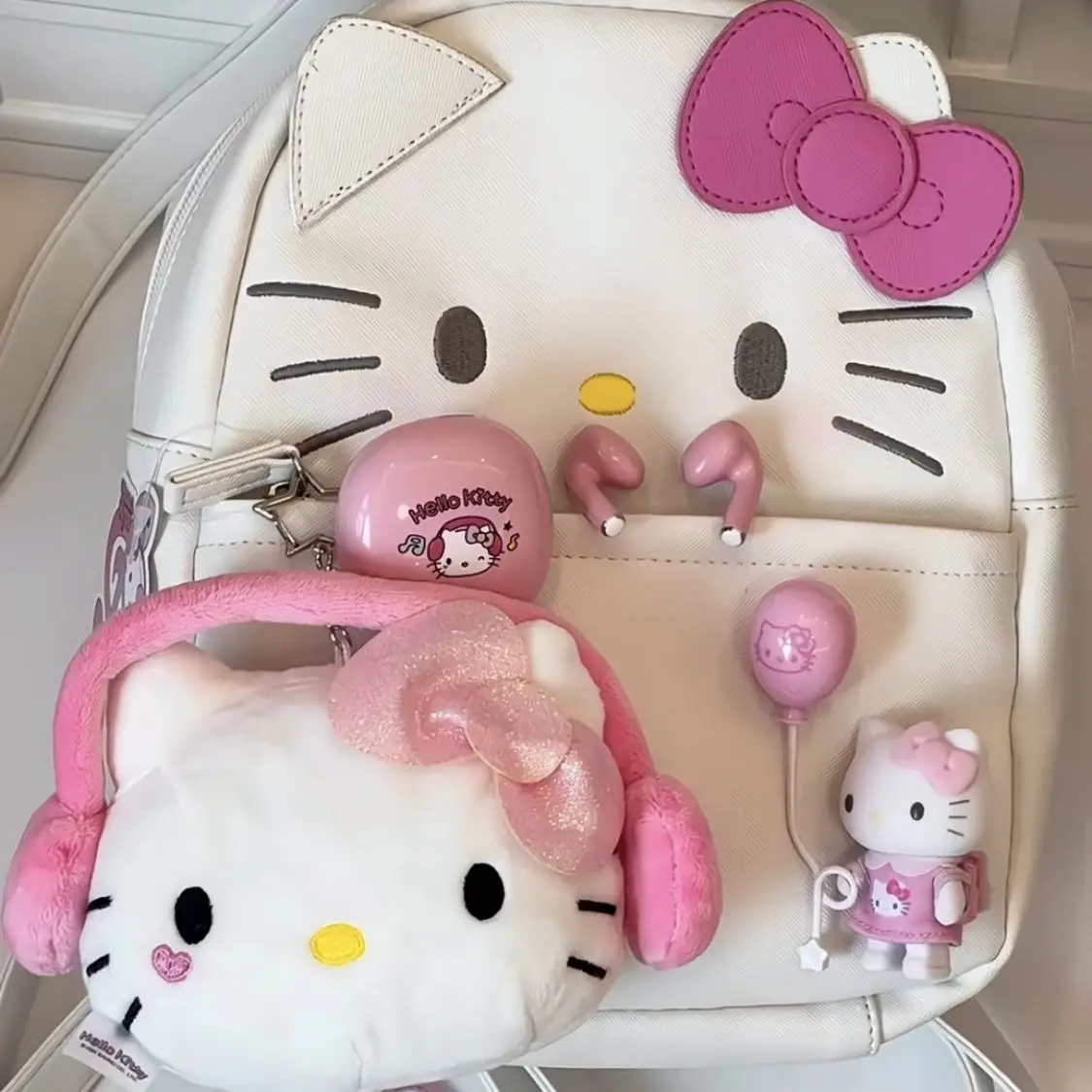 

Miniso Sanrio, Hello Kitty рюкзак в форме сердца, милый мультяшный принт, розовая милая девушка, Студенческая вместительная сумка через плечо