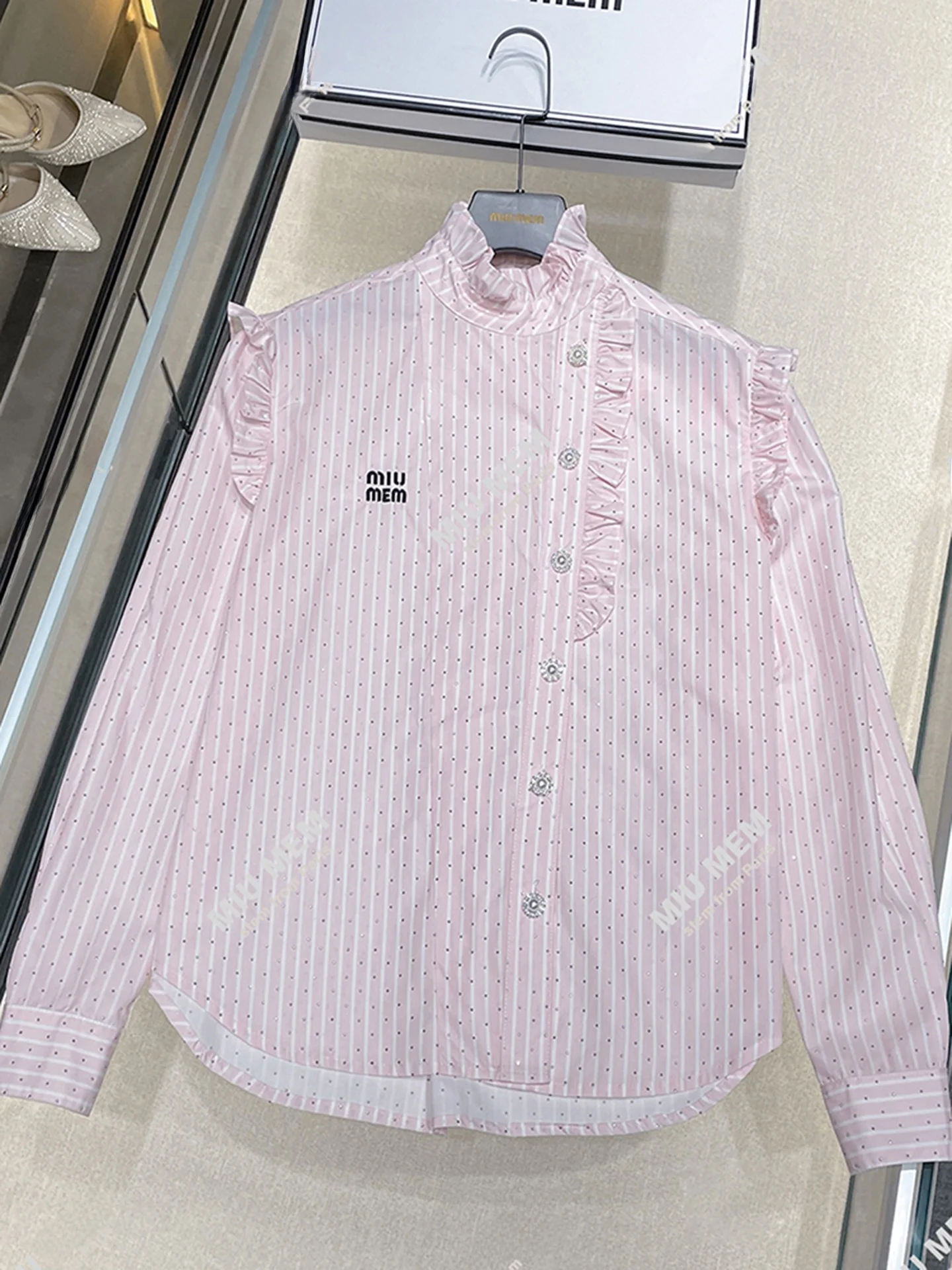 

High-End Women's irt Diamond-Embellied Wood ain Top Commute Sle Straight Cut Long Sve Button-Up Skirt Faion