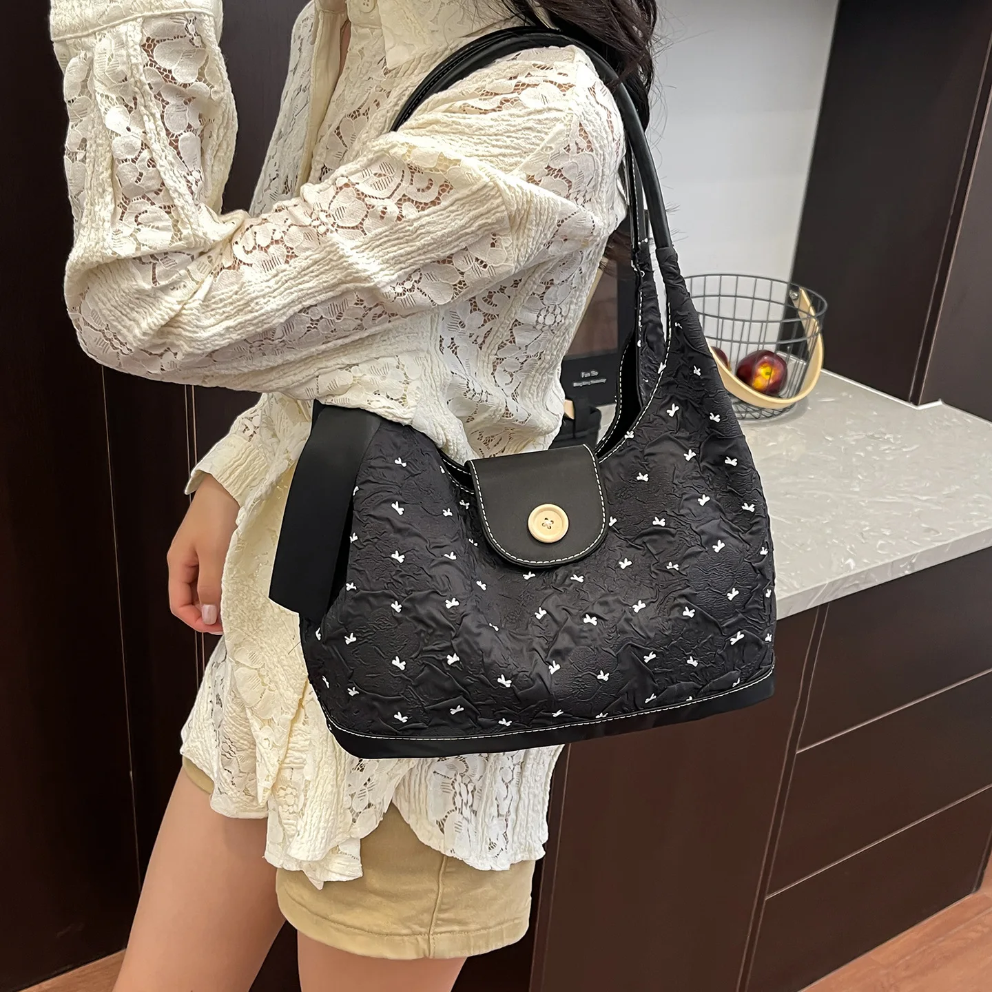 

New 2025 Japanese Spacious Handbag for Women Minimalist Shoulder Handheld Purse Fashionable Handbag Gift