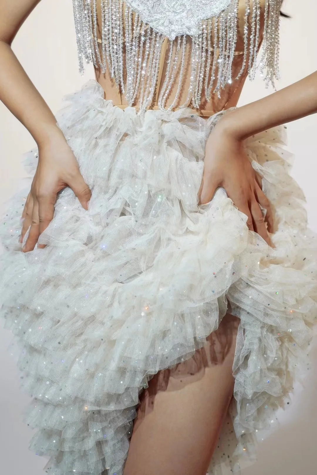 Robe Drag Queen à franges blanches pour femmes, robe de fête d'anniversaire, discothèque, vêtements de danseuse Gogo, Costume de performance sur scène de chanteur yj689