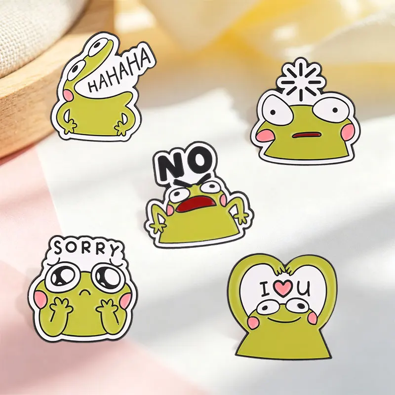 Lustiger Cartoon-Frosch-Emoji-Emaille-Pin: Süßer Frosch „Ich liebe dich“ Herz-Gesten-Brosche für Taschen und Revers – Schmuckgeschenk für Freunde – Detail 9