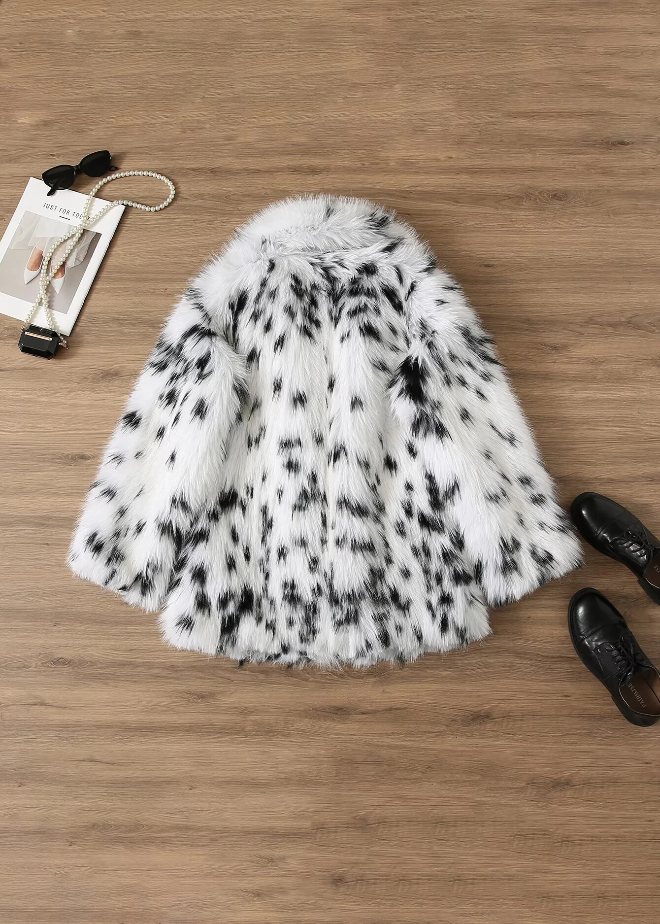 เสื้อโค้ทขนสัตว์เทียมลายเสือดาว DEEABAE สำหรับผู้หญิง ฤดูหนาว 2025 รุ่นใหม่ ทรงหลวม คอปก ลายเสือดาว