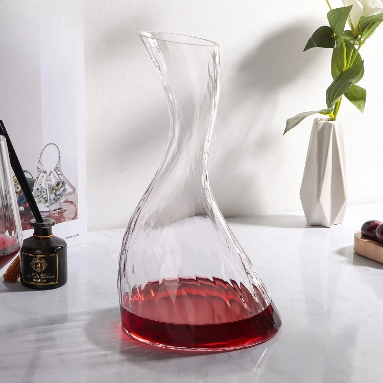 Elegant S Shape Swan Crystal Glass Decanter with Diamond Hammered Design for Fast Wine Aerating