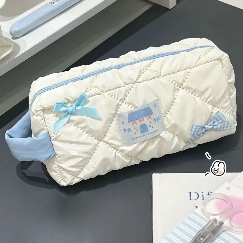 Weiches, cremefarbenes Federmäppchen mit Schleifenmuster, japanisches, ästhetisches Design, große Aufbewahrungstasche für Mädchen, ideal für den Schulbeginn. – Detail 1