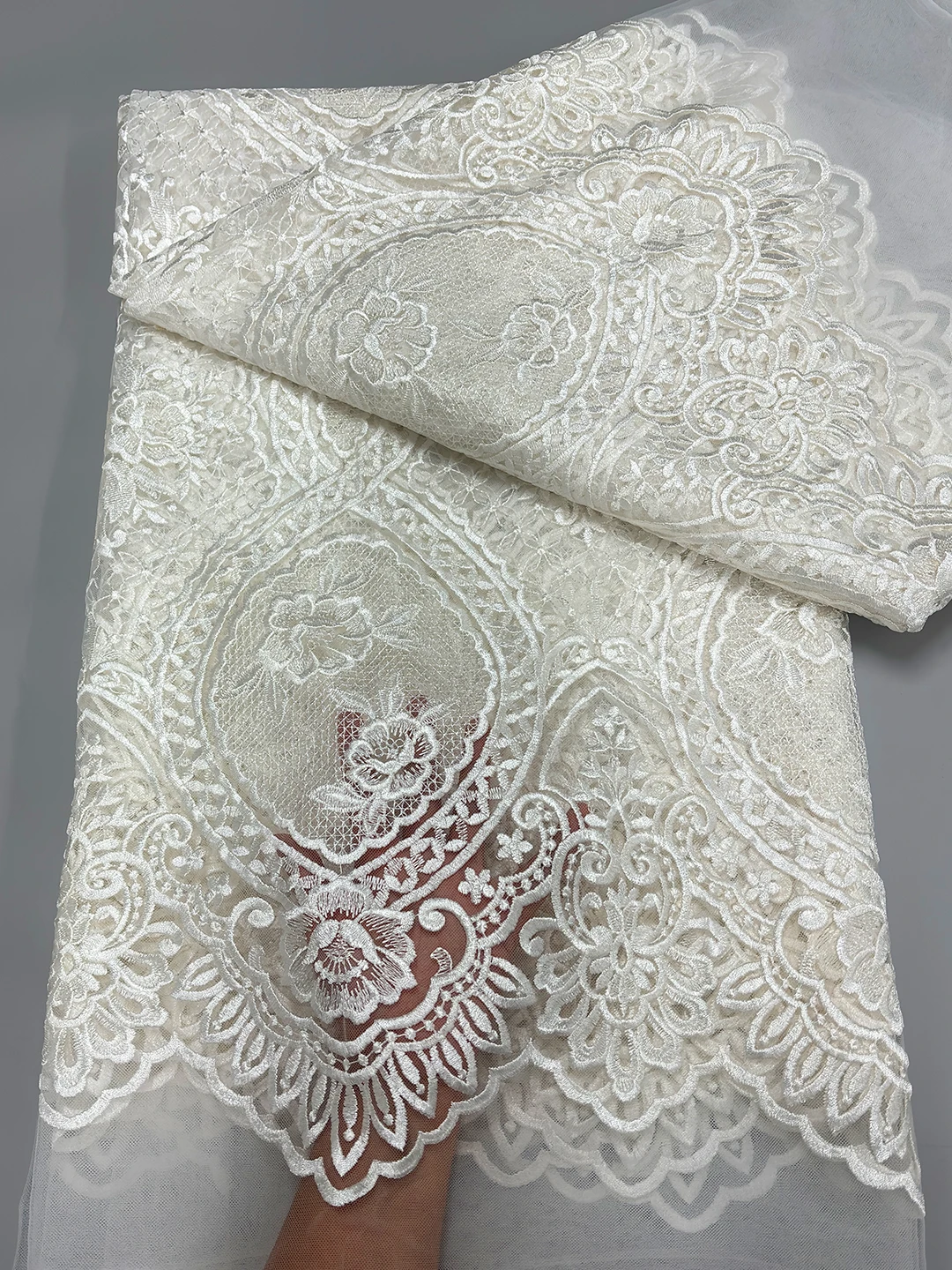 

Новейшая ткань из молочного шелка с африканской кружевной вышивкой и нигерийской французской сеткой для женских вечерних платьев, коллекция 2026 года