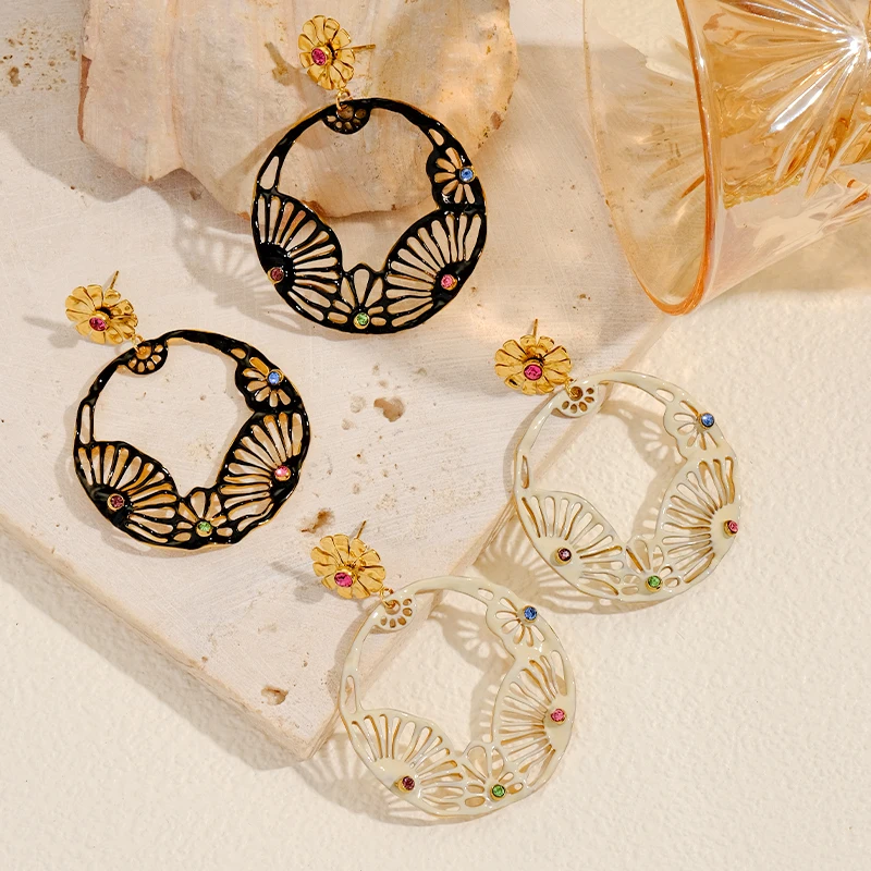 

Fashion hollow round ring fan-shaped earrings, adorned with dopamine water diamonds, women's stainless steel drop oil earrings.