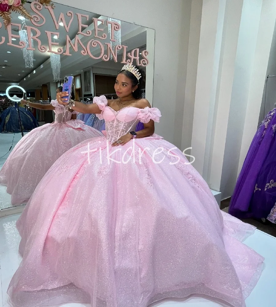 

Блестящее розовое платье Quinceanera 2025 Блестящее бальное платье с кружевом Vestido De 15 Xv Años Корсет с открытыми плечами Sweet 16, платье ChicCustomized
