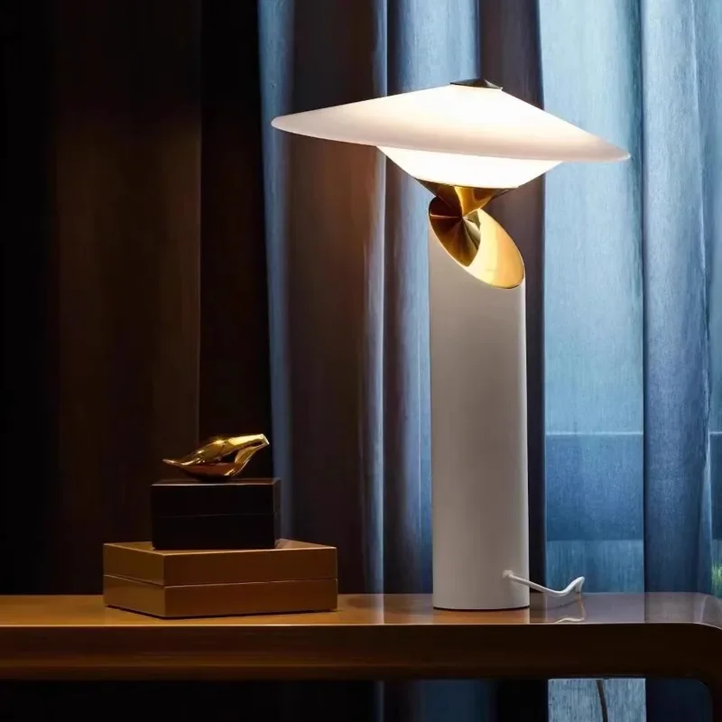 Nordic Minimalist Table Lamp Creative Bedside Light for Living Room Bedroom Hotel Decor Designer Style Personalized Desk
