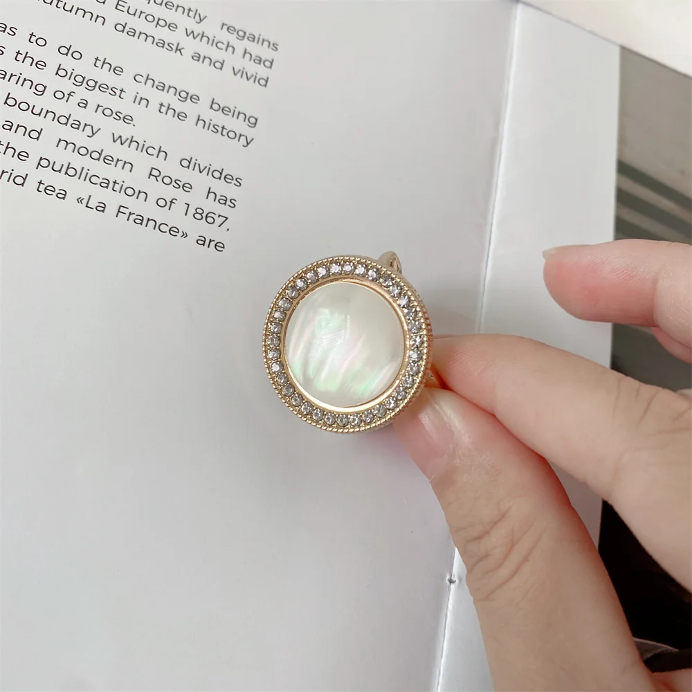 الملابس الزاوية عقدة زر تشيكوسلوفاكيا دائرة الدائري للنساء قميص هيم تي شيرت وشاح مشبك الزركون الملابس اكسسوارات الديكور هدية