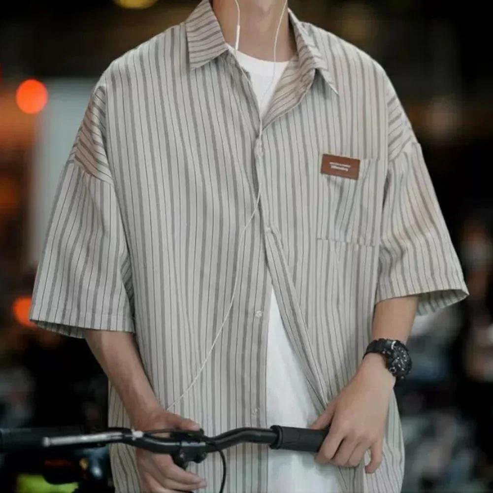 Men Summer Short Sleeve Vertical Stripe Shirt Fashion Retro All-match Streetwear