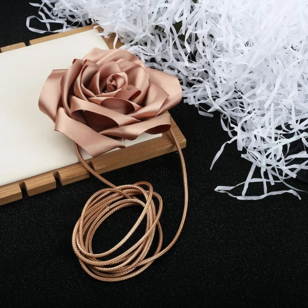 สร้อยคอแฟชั่นผ้าซาตินลูกไม้ลายดอกกุหลาบสร้อยคอแฟชั่นสุดหรูสายสร้อยคอสำหรับผู้หญิง