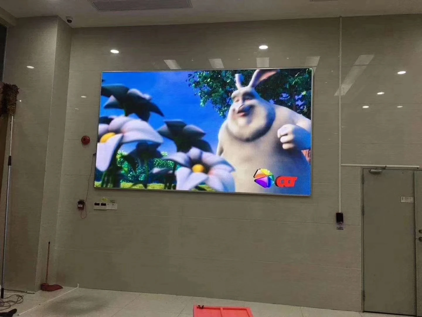 شاشة عرض LED عالية الدقة ثابتة داخلية P1.25 صيانة أمامية رائجة البيع للإعلان عن مركز التسوق للمصعد للبيع بالتجزئة #6