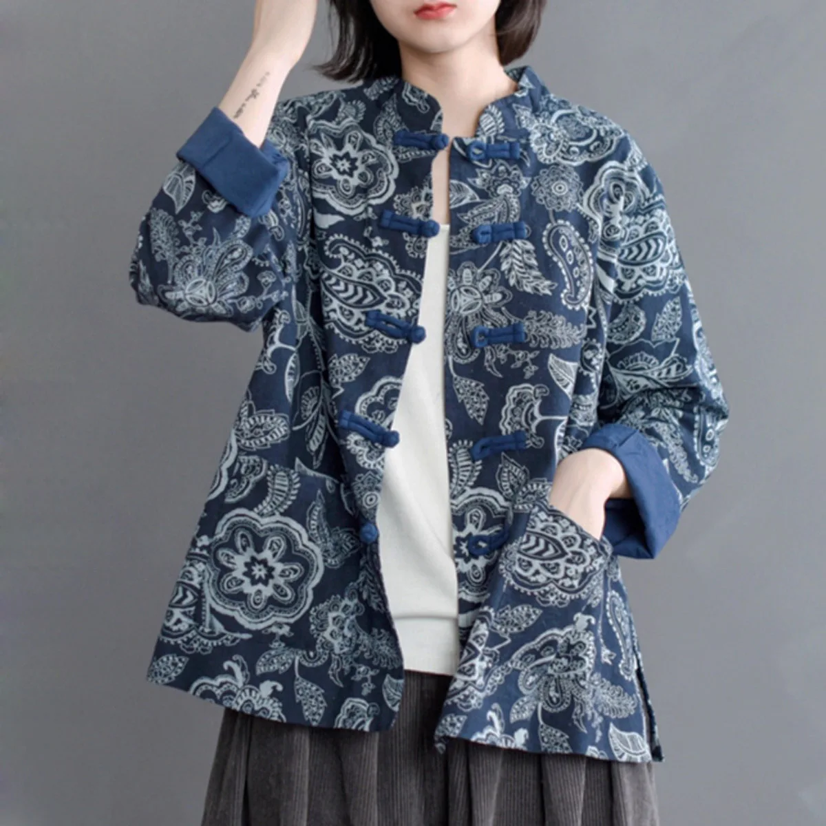 

Женский костюм Тан, хлопковая блузка с синим и белым узором, китайская традиционная верхняя одежда на пуговицах, короткое пальто с длинными рукавами, осень