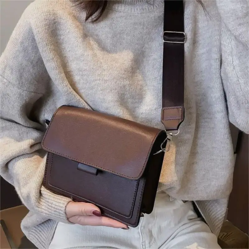 Ladies Messenger Bag  Retro Casual Simple Crossbody Bags New Solid Color 2024 New Trendy Wide Shoulder Strap Small Square Bag