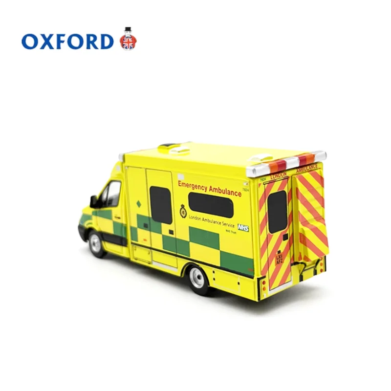 OXFORD Diecast 1:76 Scale Ambulance Alloy Car Model Finished Product Simulation Toy Static Model Display Souvenir