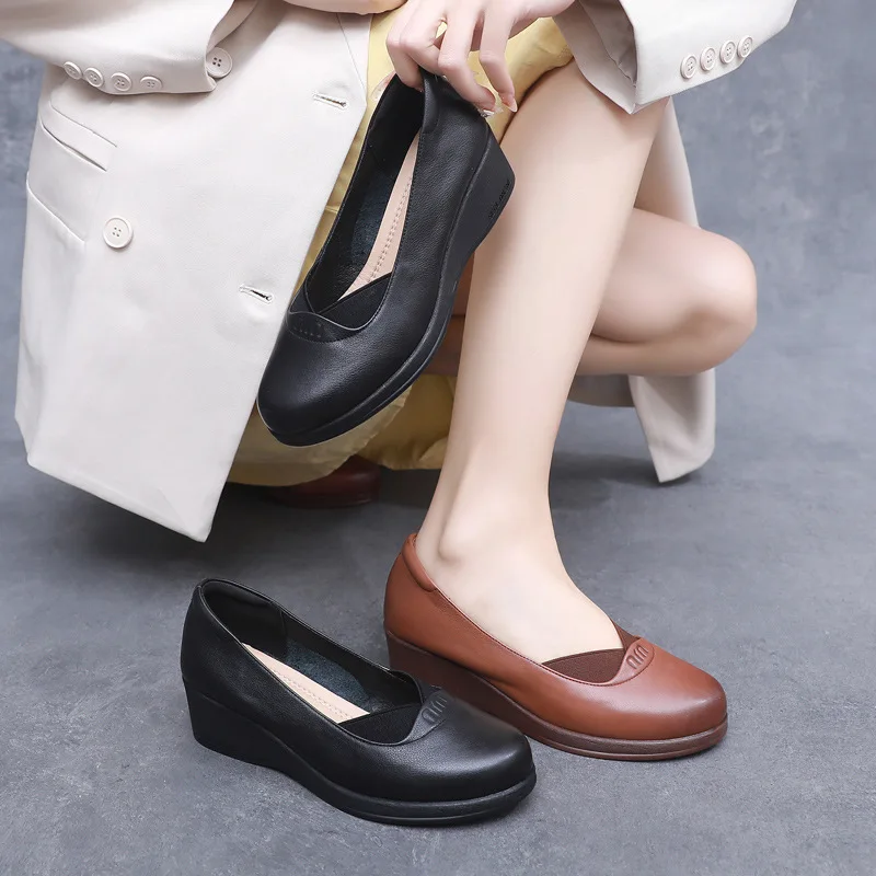 ZXRYXGS Round Toe Shallow Mouth Genuine Leather Shoes 2024 New Spring Soft Sole Sloping Heel Mid Heels Large Size Womens Shoes