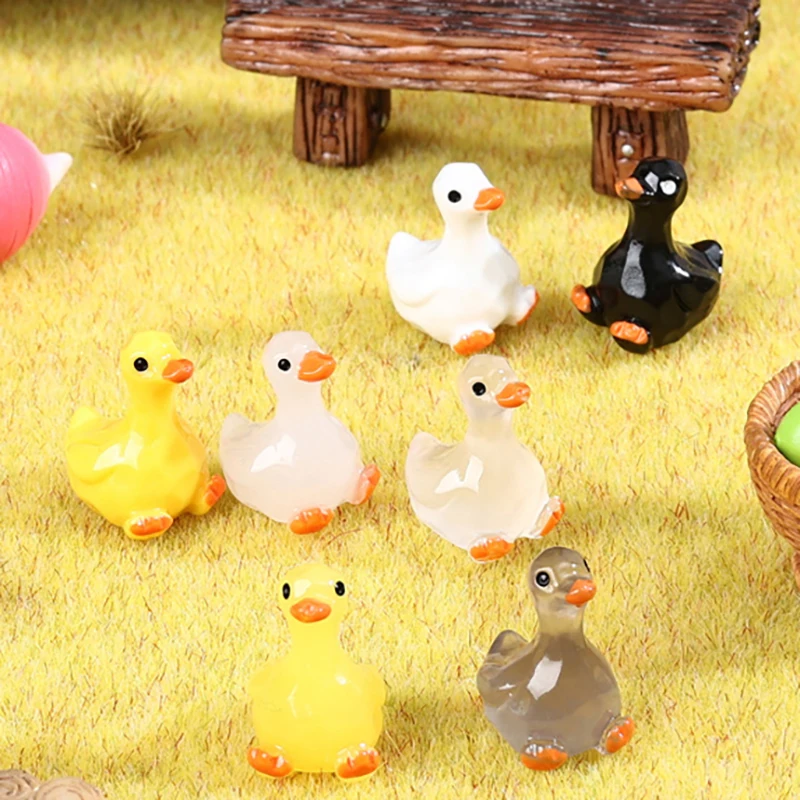 Luminoso Mini anatra Micro paesaggio accessori fai da te figurine In miniatura fata decorazione della casa Glow In The Dark