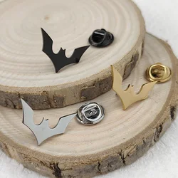 Classic bat men's lapel pin, 316L stainless steel gold-plated badge, black brooch for suit accessories, Halloween gift