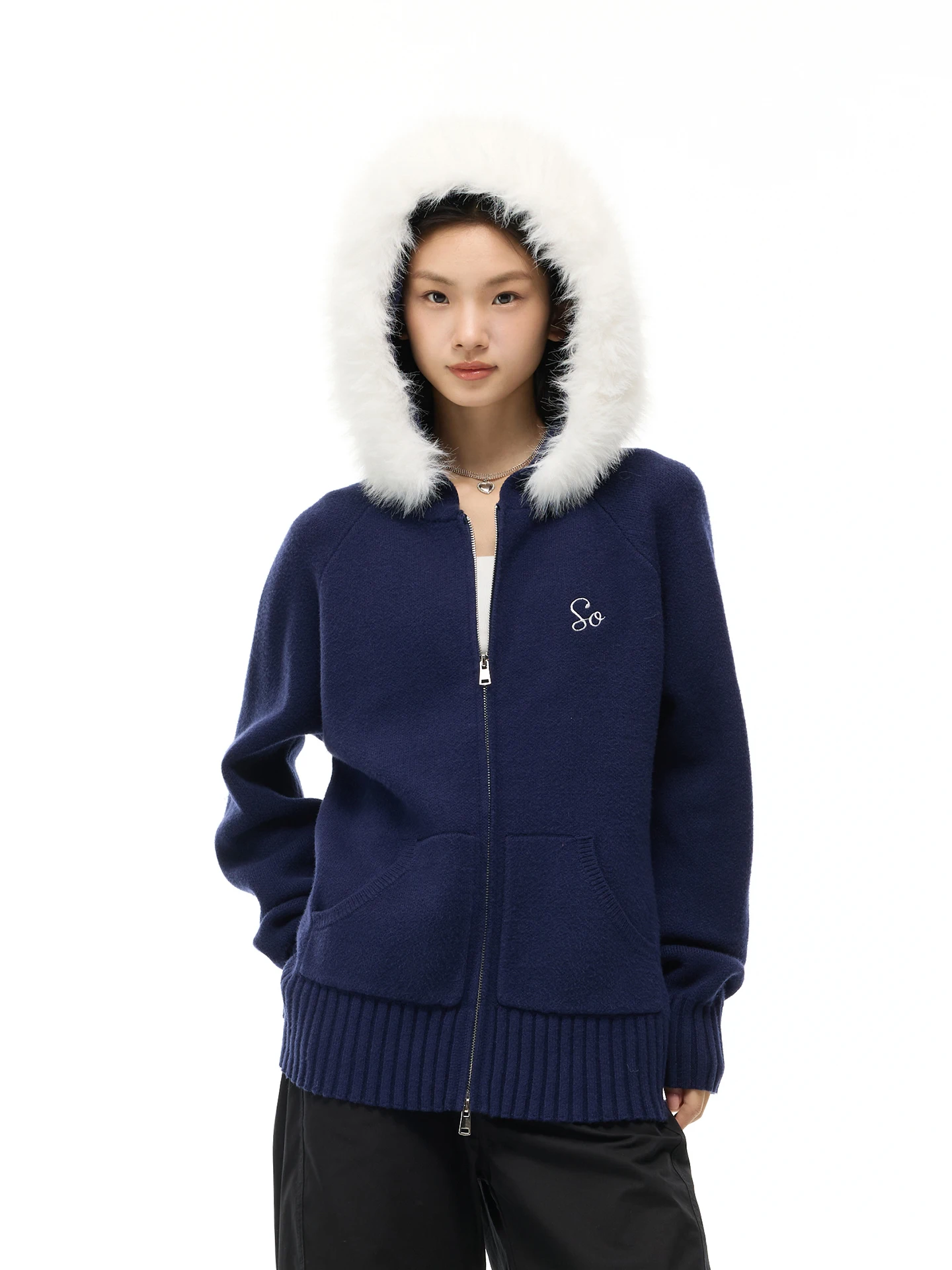 

Loose Fit Knitted Sweater with Hat Collar in Blue And White Contrast Embroidery Plu Fabric Slimming Girl Outerwear