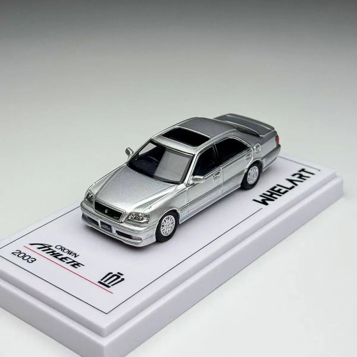 Diecast WHELART 1:64 Scale Toyota Crown 11th Generation Athlete Silver Alloy Car Model