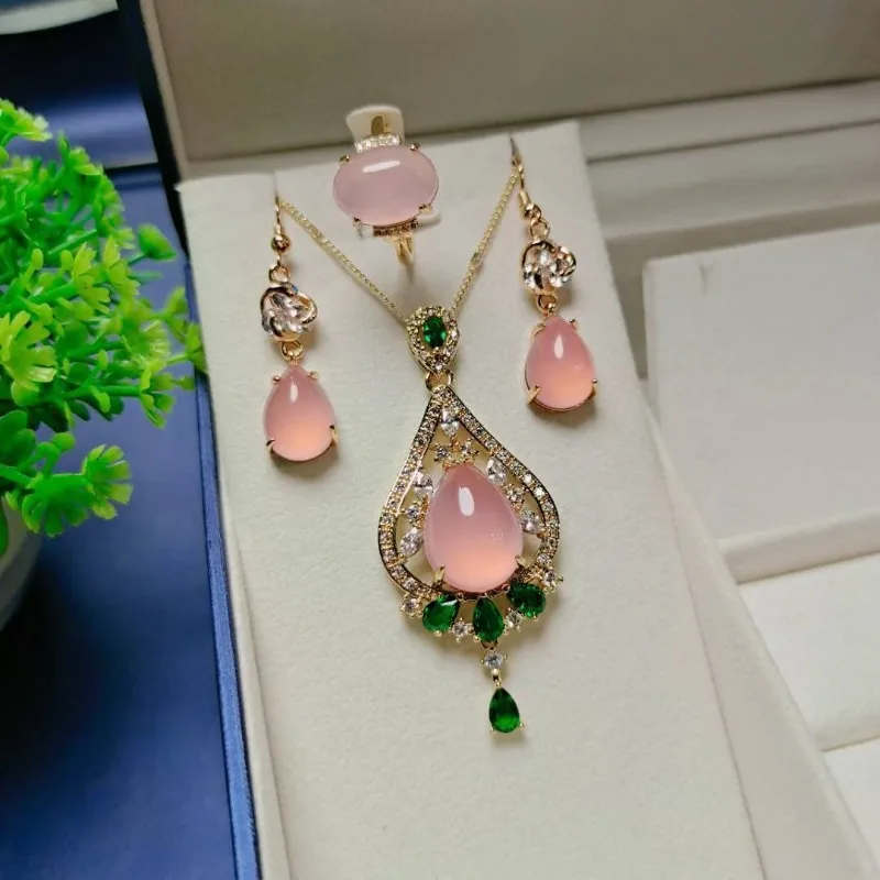 Classic Retro Light Pink Three-piece Set, Fashionable and Elegant Jewelry.