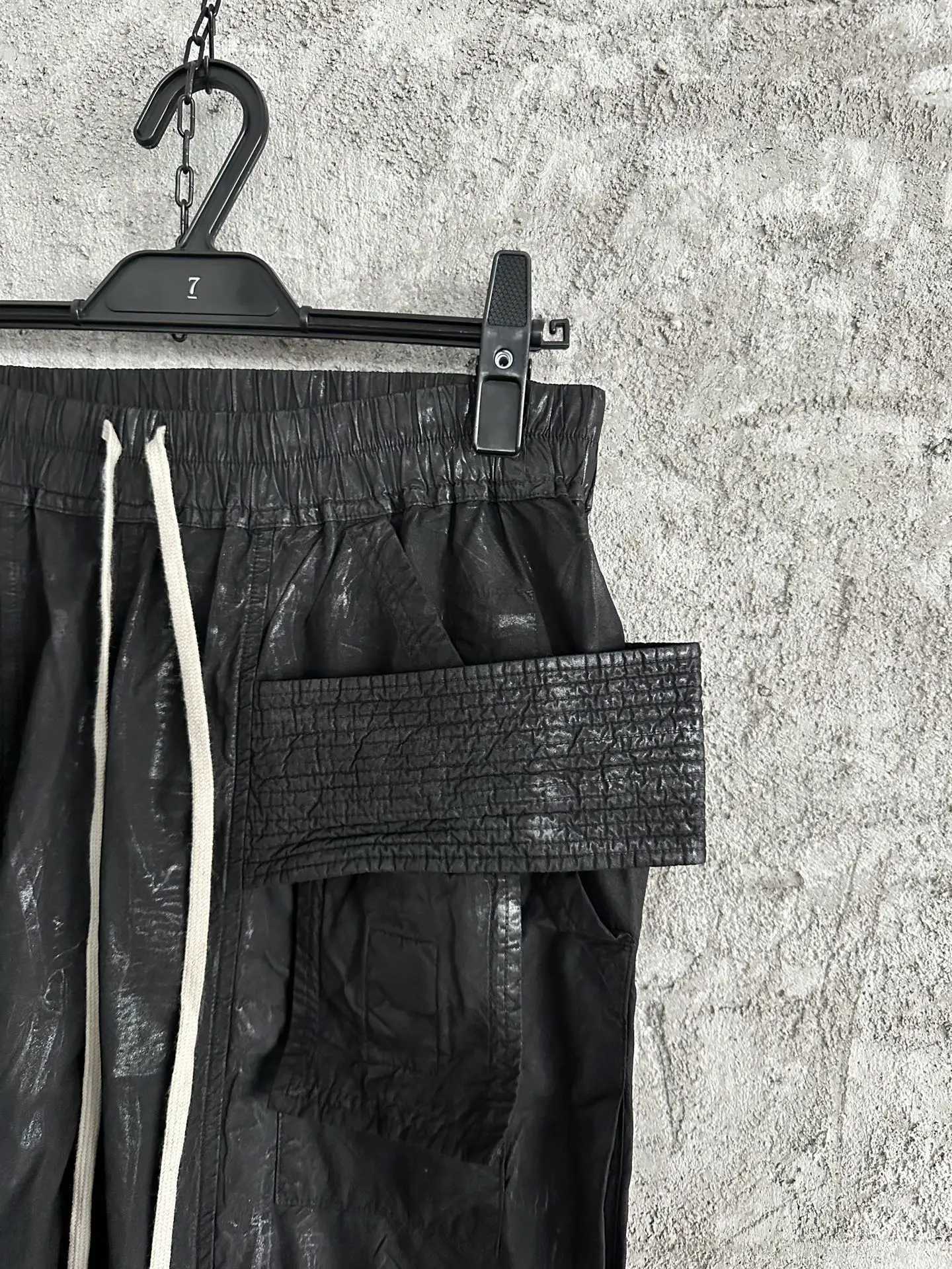 جينز رجالي من Owen Seak مصنوع من قماش الدنيم بالشمع الزيتي كلاسيكي قوطي للرجال مطلي غير رسمي عالي الشارع مستقيم الهيب هوب جينز متين سروال فضفاض