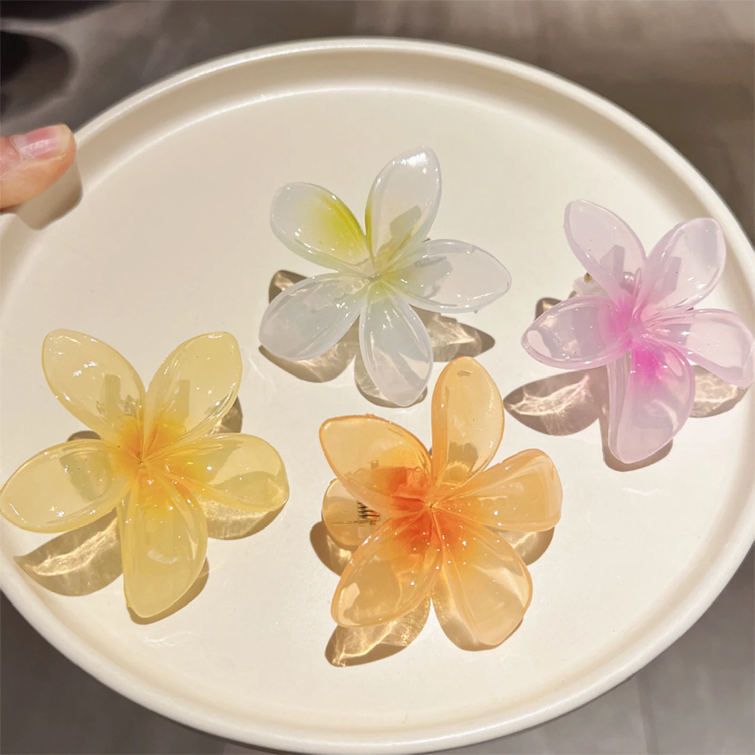 Cute Summer Clear Flower Acrylic Hair Clip For Women Girls Sweet Ponytail Hair Claw Shark Hairpin Barrettes Hair Accessories