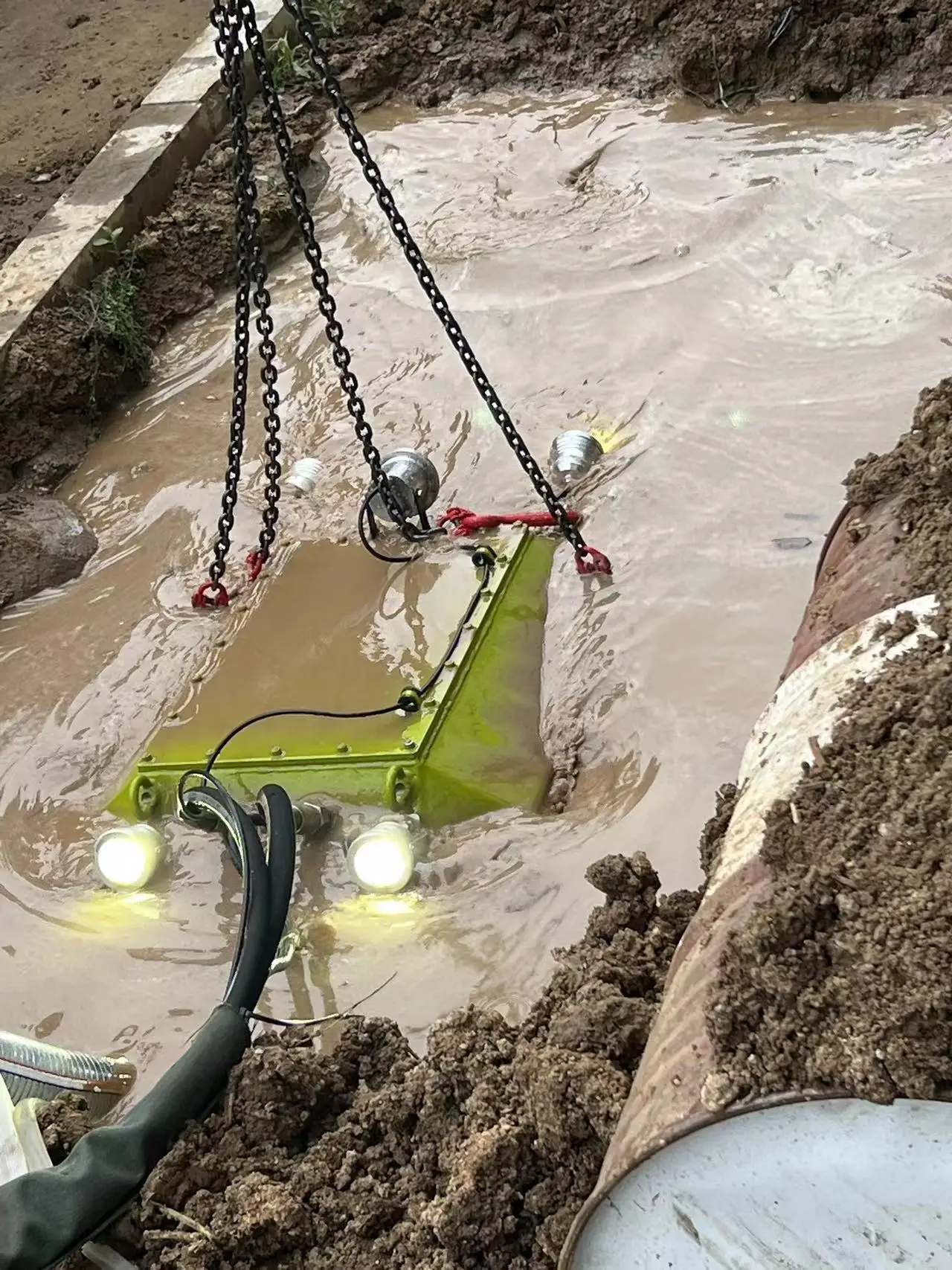 Chinese Manufacturer Underwater Pipeline Sludge Cleaning Robot Easy To Operate